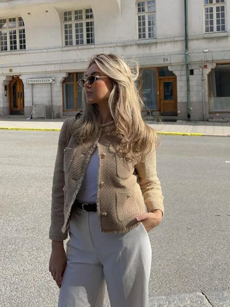 Dames Korte Blazer met Knopen – Elegant & Getailleerd – Noëlle