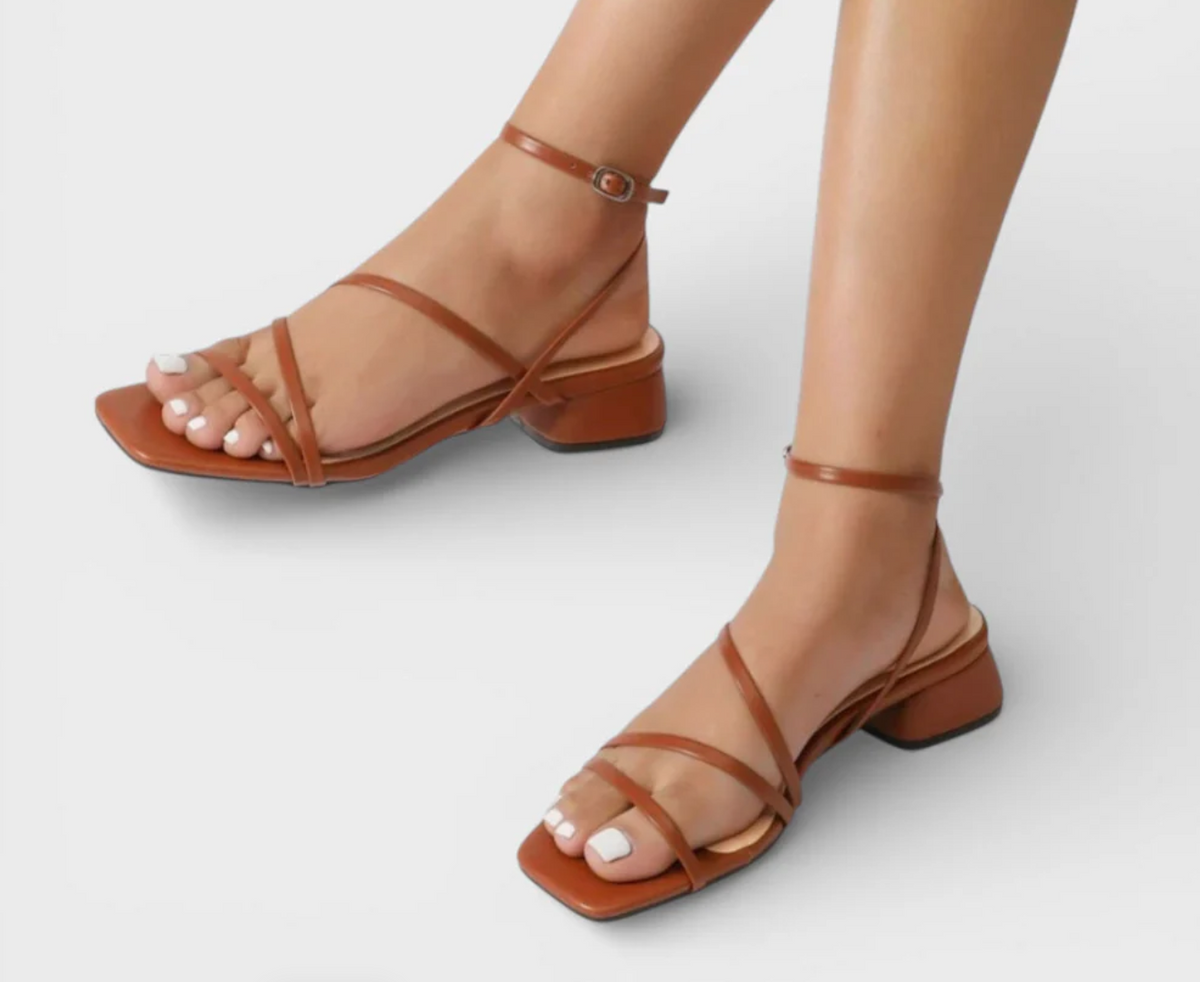 Sandalen met Dunne Bandjes, Blokhak en Enkelbandje – Verfijnd & Elegant – Lucinde