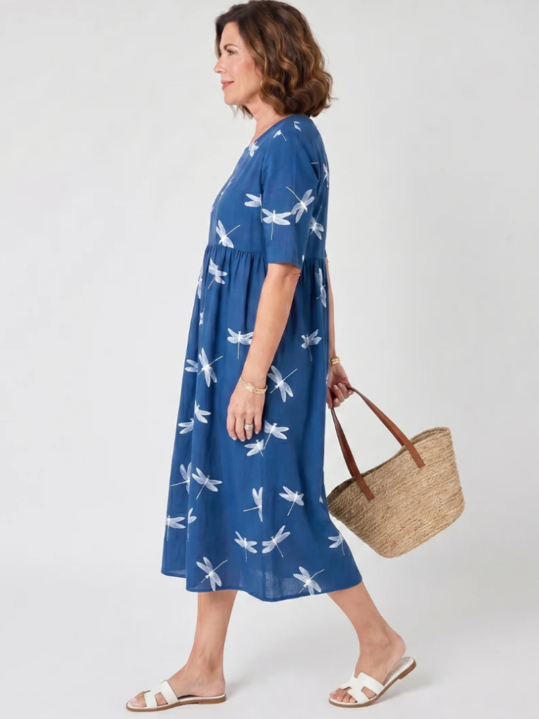 Midi Jurk met Libelleprint, Ronde Hals en Zakken – Luchtig & Veelzijdig – Sylvine