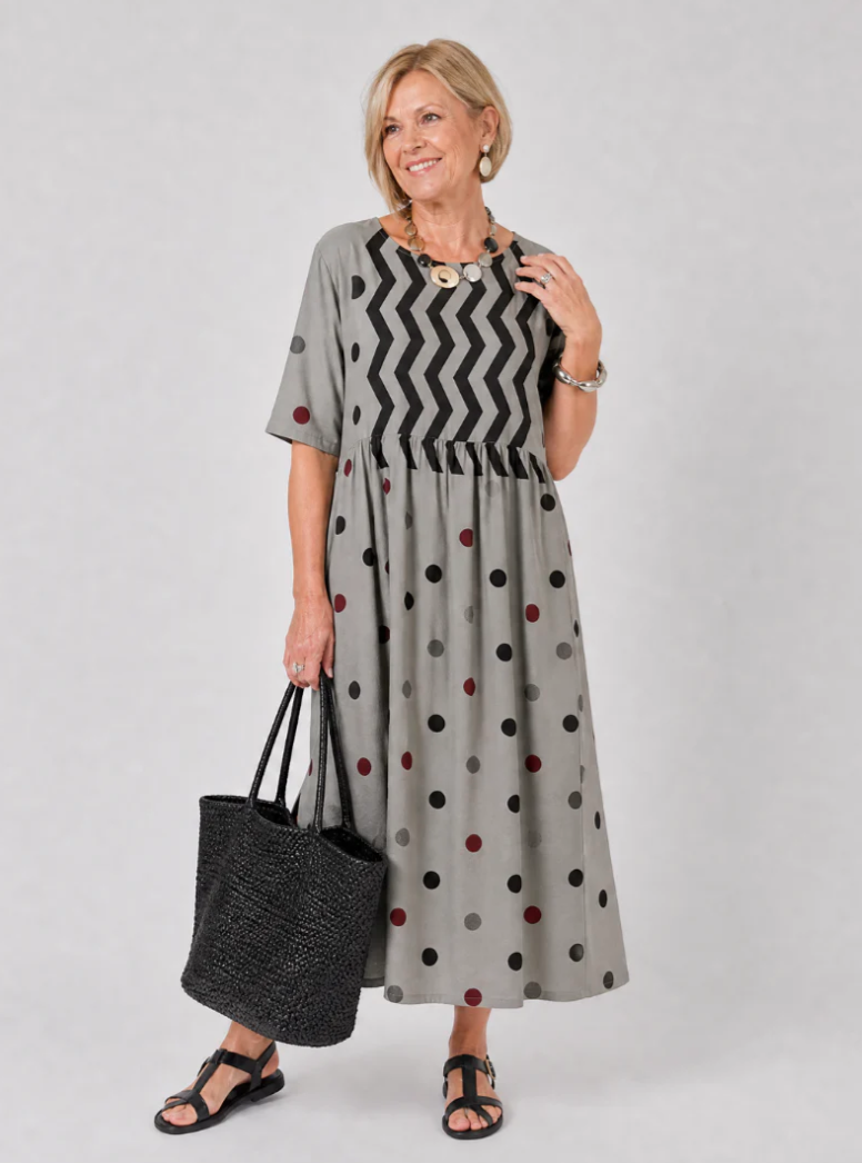 Midi Jurk met Mixed Print, Ronde Hals en Korte Mouwen – Luchtig & Veelzijdig – Mathéa