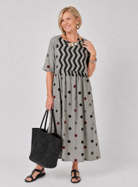 Midi Jurk met Mixed Print, Ronde Hals en Korte Mouwen – Luchtig & Veelzijdig – Mathéa
