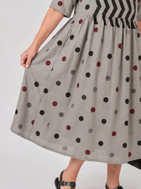 Midi Jurk met Mixed Print, Ronde Hals en Korte Mouwen – Luchtig & Veelzijdig – Mathéa