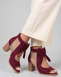 Sandalen met Blokhak, Open Neus en Strikdetail – Verfijnd & Comfortabel – Lélia