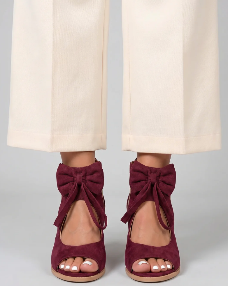 Sandalen met Blokhak, Open Neus en Strikdetail – Verfijnd & Comfortabel – Lélia