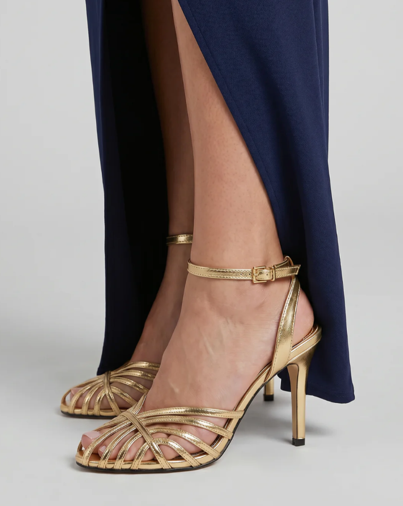 Metallic Hakkensandalen met Dunne Bandjes en Spitse Neus – Glamoureus & Verfijnd – Oriane