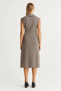 Dames Midi Jurk zonder Mouwen met Knopen – Getailleerd & Elegant – Valirenne