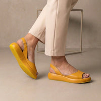 Peep-toe Slingback Sandalen met Gevormd Voetbed en Lichte Sleehak – Verfijnd & Zomers – Alexane