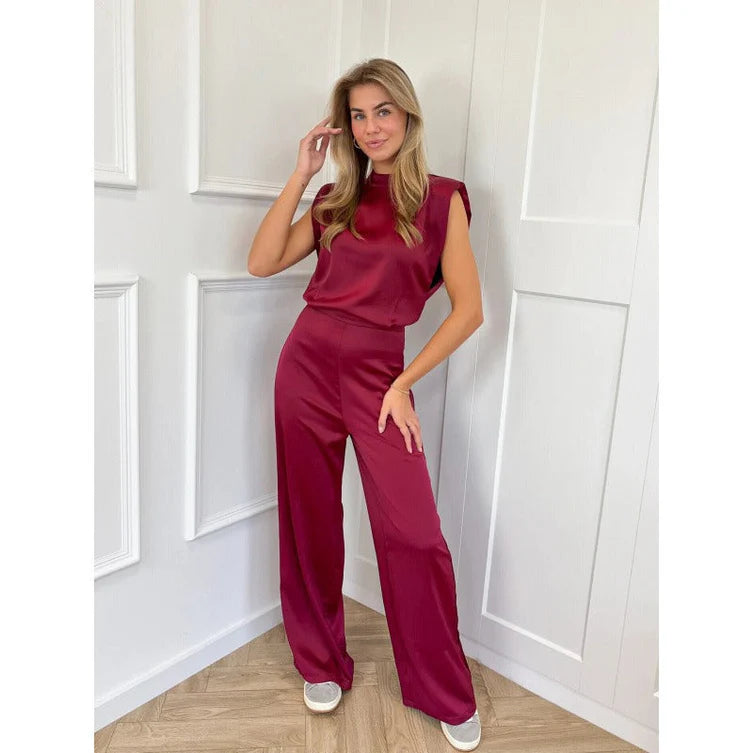 Satijnen Jumpsuit met Wide-Leg Pijpen en Schoudervullingen – Elegant & Verfijnd – Alvéane