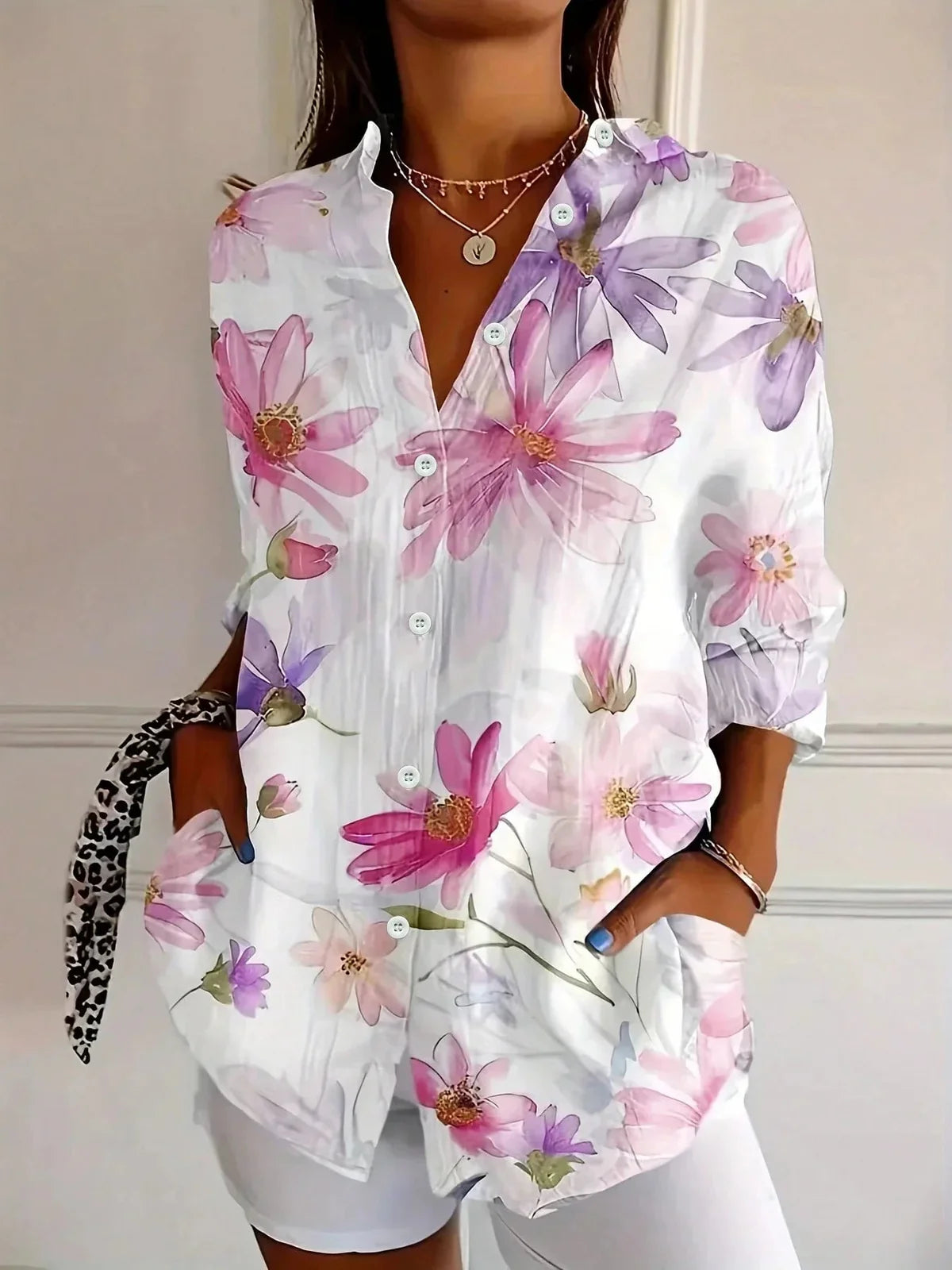 Dames Blouse met Bloemenprint en Knoopsluiting – Luchtig & Vrouwelijk – Amandeva