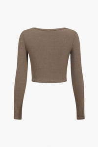 Bruine Asymmetrische Langarmtop met Cut-Out en Knoopdetails – Gedurfd & Vrouwelijk – Ambeline