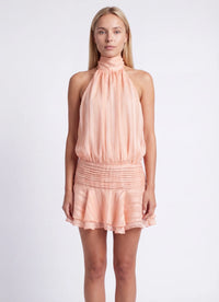 Halter Mini Jurk met Hoge Hals, Geplisseerde Rok en Open Rug – Speels & Zomers – Amaëlle