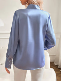 Satijnen Blouse met Strikdetail en Lange Mouwen – Chic & Tijdloos – Angéline