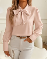 Satijnen Blouse met Strikdetail en Lange Mouwen – Chic & Tijdloos – Angéline