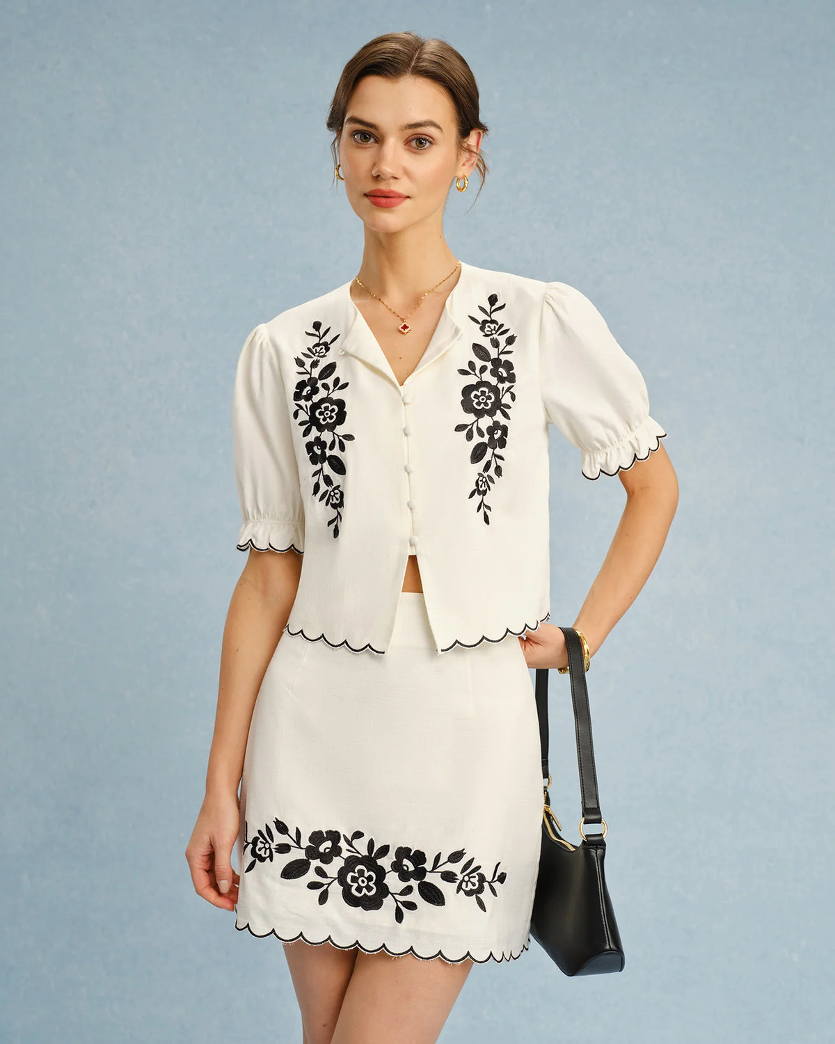 Beige Mini Rok met Borduursel en Contrastdetails – Verfijnd & Vrouwelijk – Anke
