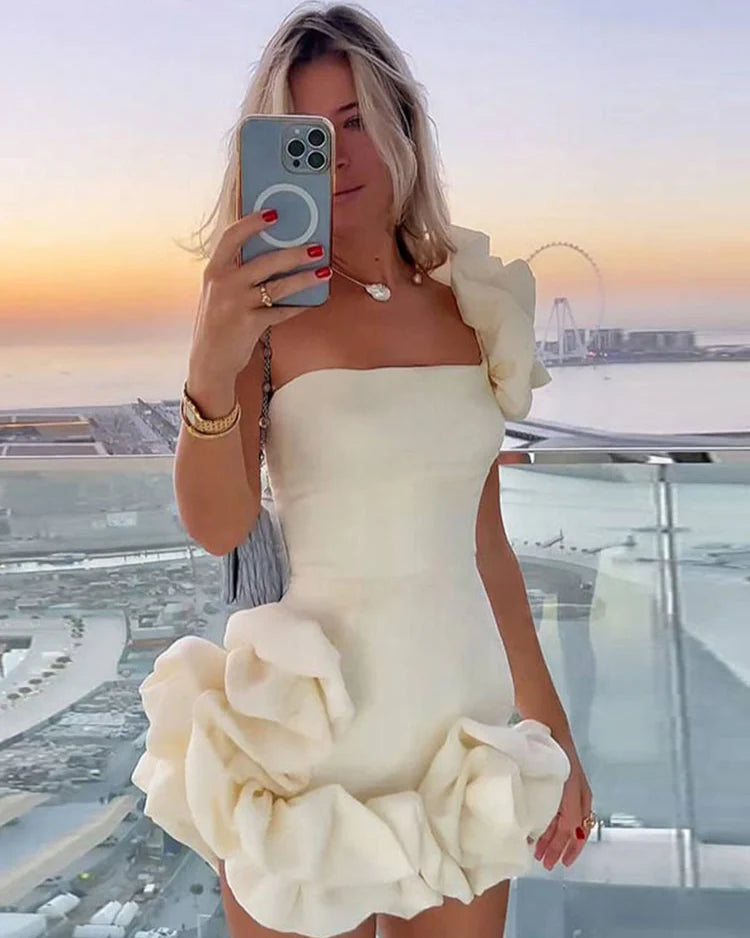 Off-Shoulder Mini Jurk met Roosplooien en Empire Taille – Zoet & Vrouwelijk – Annebel