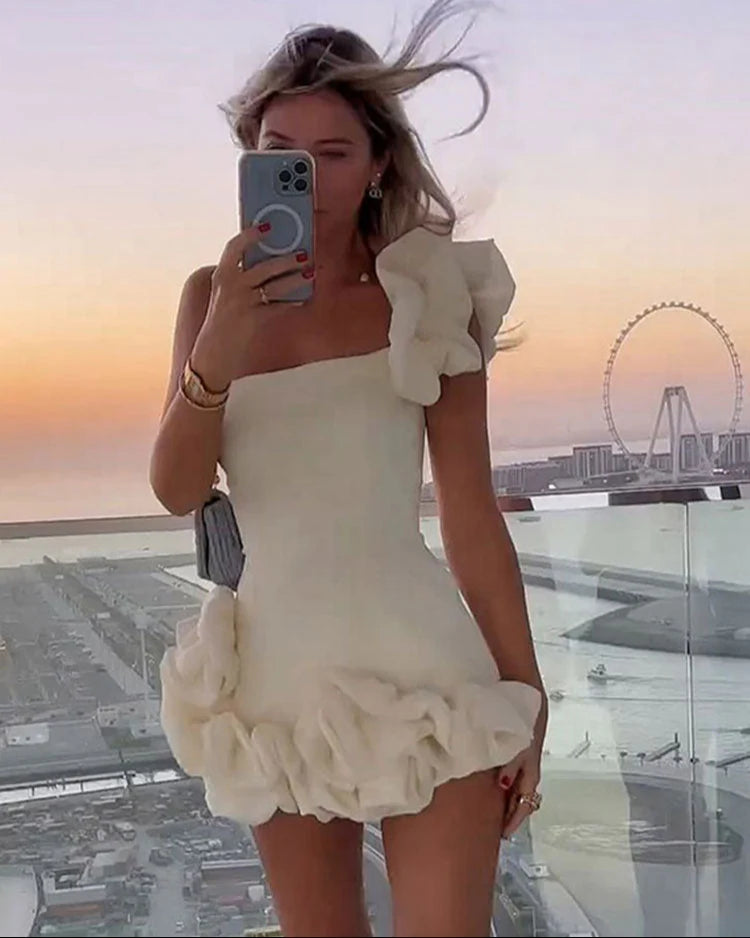Off-Shoulder Mini Jurk met Roosplooien en Empire Taille – Zoet & Vrouwelijk – Annebel