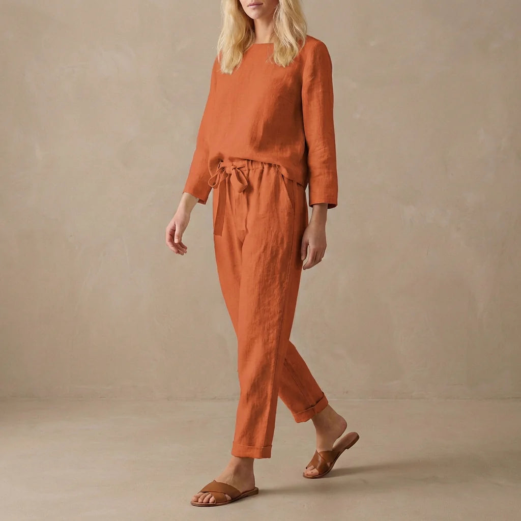 Tweedelige Set met Boothals-blouse en Broek met Trekkoordtaille – Verfijnd & Zomers – Bathilde