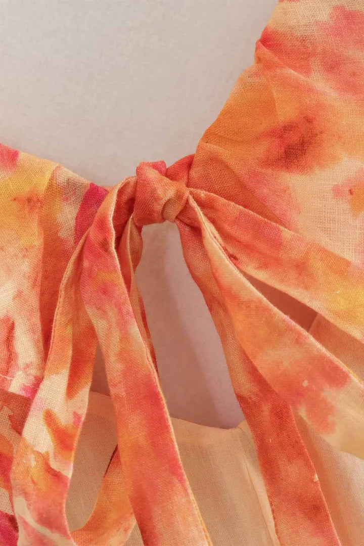 Mouwloze Bloemen Maxi Jurk met V-hals, Ruches en Strikdetail – Zomers & Elegant – Bernadette