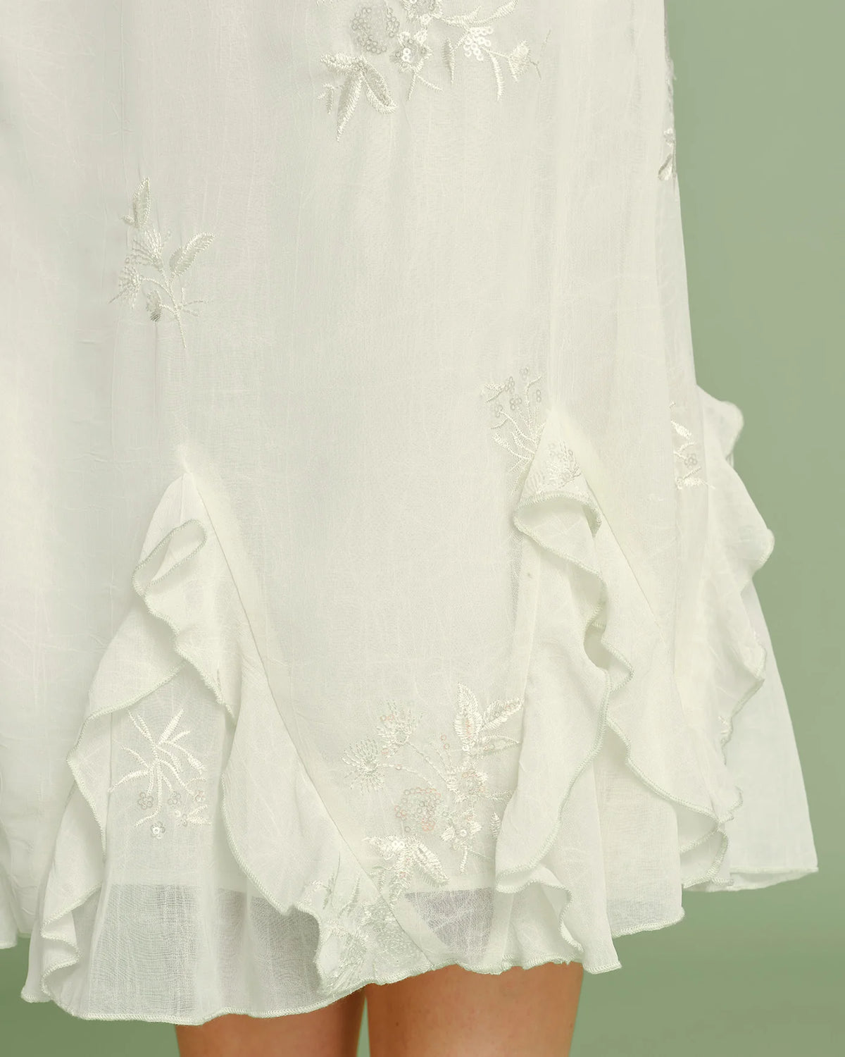 Abrikooskleurige Midi Rok met Borduursel en Ruches – Romantisch & Vrouwelijk – Birgit