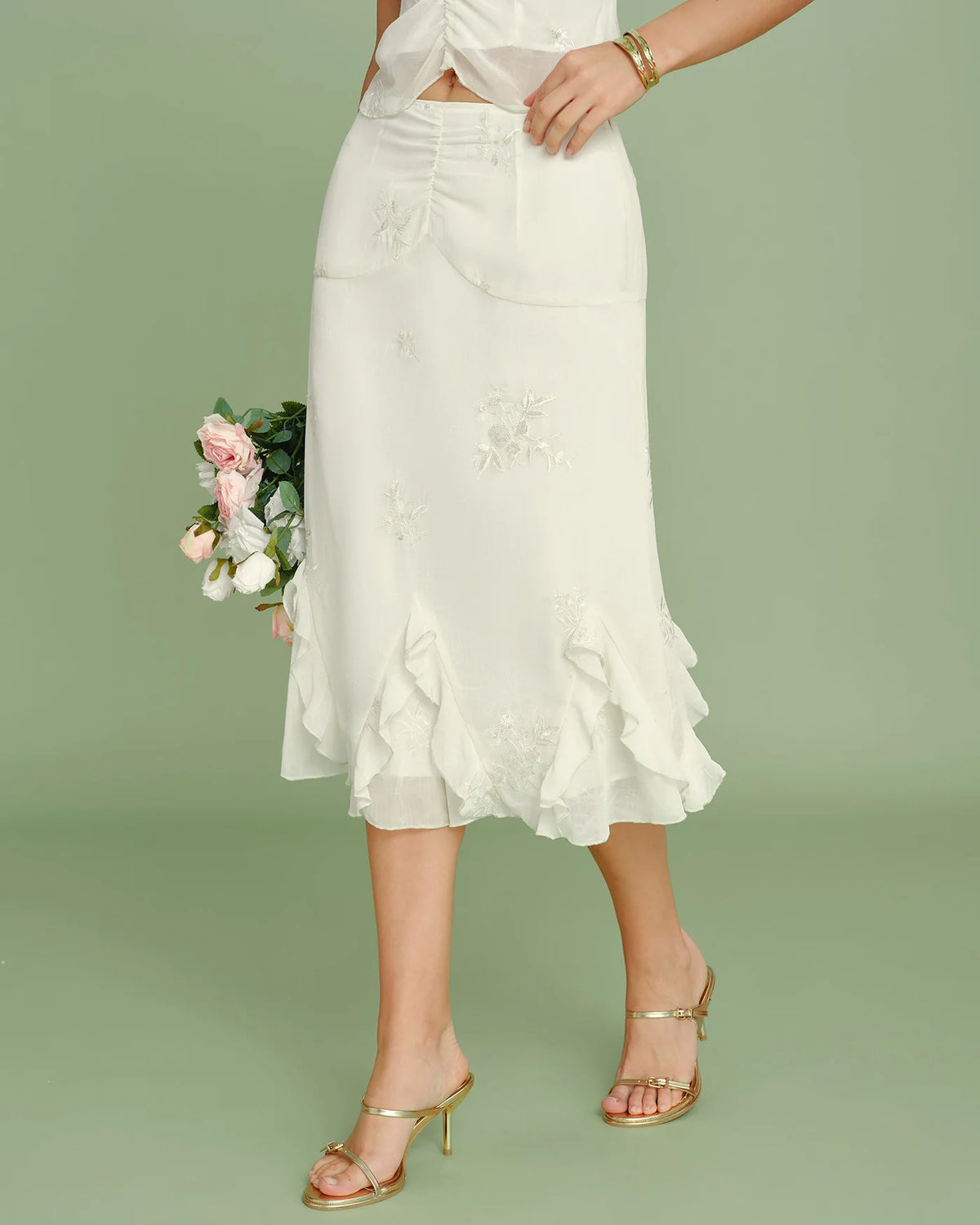 Abrikooskleurige Midi Rok met Borduursel en Ruches – Romantisch & Vrouwelijk – Birgit