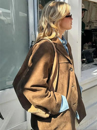 Ruim gesneden blazer met suèdelook in bruin met lange mouwen