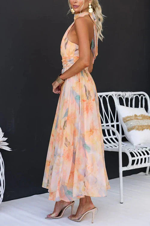 Mouwloze Maxi Jurk met Halterhals, Open Rug en Pastelprint – Zomers & Vrouwelijk – Liliane
