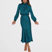 Midi Jurk met Satijnen Look, Hoge Hals en Lange Mouwen – Elegant & Feestelijk – Clotilde