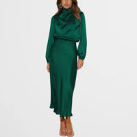 Midi Jurk met Satijnen Look, Hoge Hals en Lange Mouwen – Elegant & Feestelijk – Clotilde
