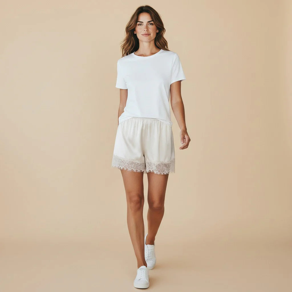 Satijnen Shorts met Kantafwerking en Elastische Tailleband – Elegant & Zacht – Coralie