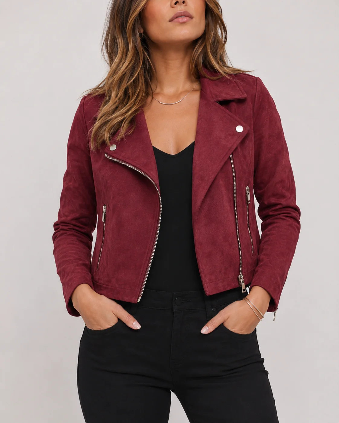 Bordeauxrode cropped dames bikerjas met suèdelook