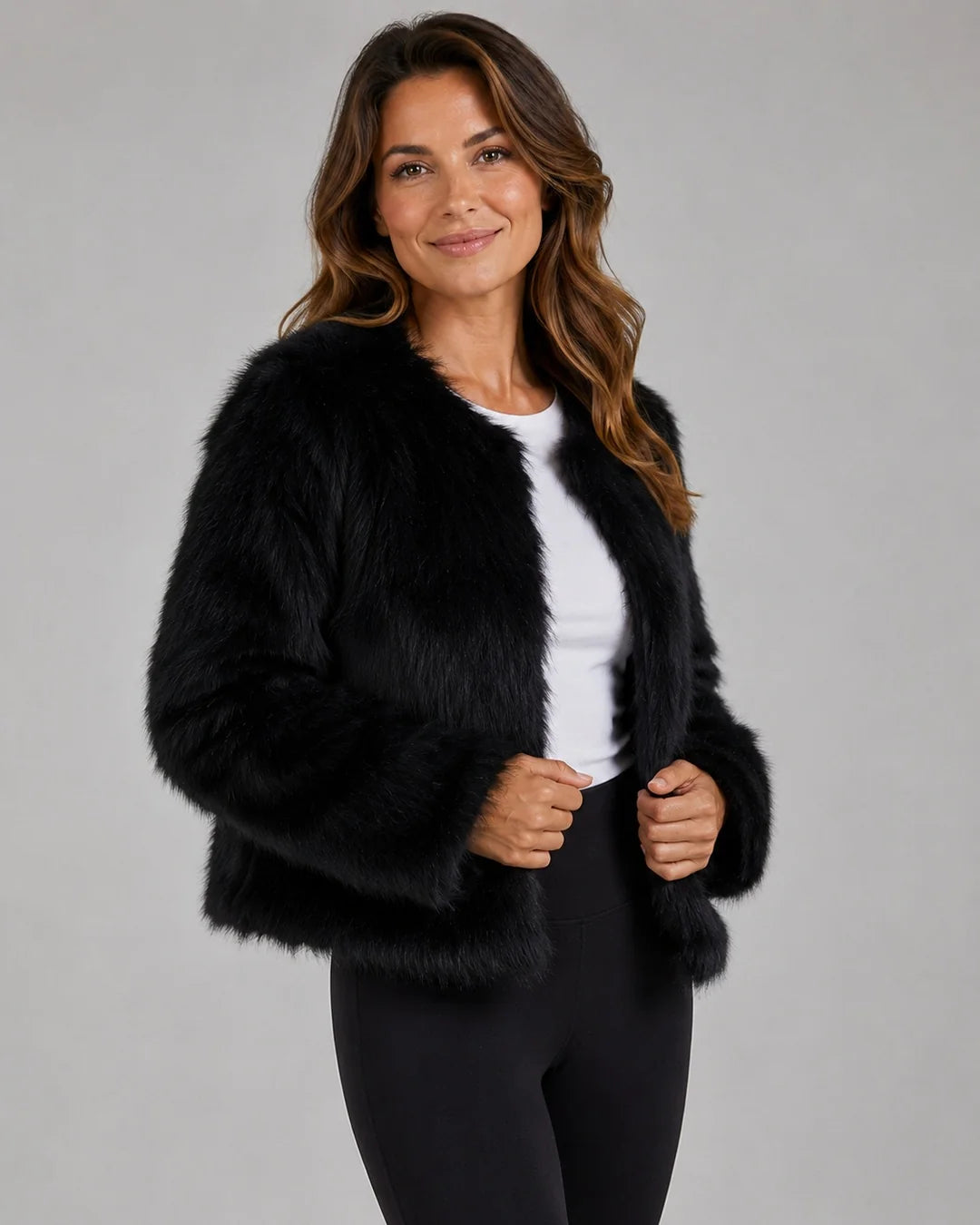Zwarte cropped dames jas van imitatiebont met ronde halslijn