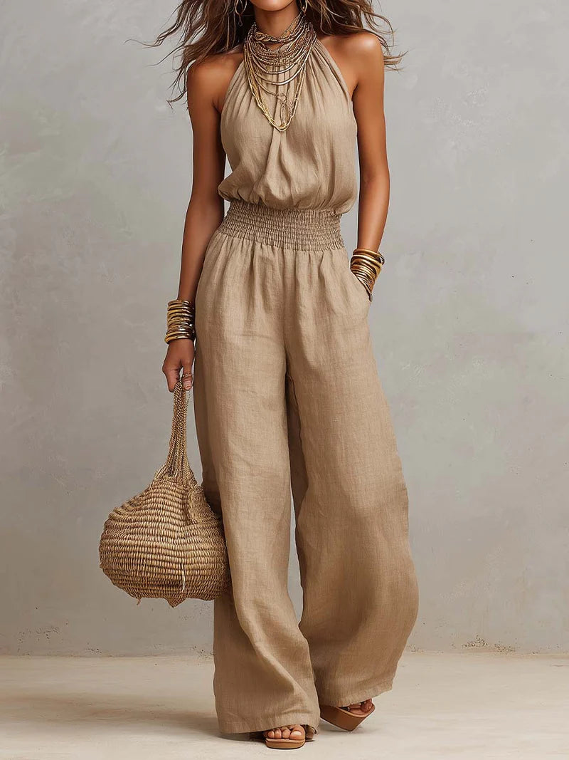 Beige halter jumpsuit met wijde pijpen en gesmockte taille