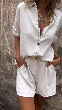 Witte tweedelige zomerset dames met blouse en shorts