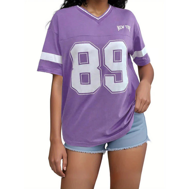 T-shirt met Varsity Print, Contrasterende Mouwen en Relaxed Fit – Sportief & Casual – Éliane