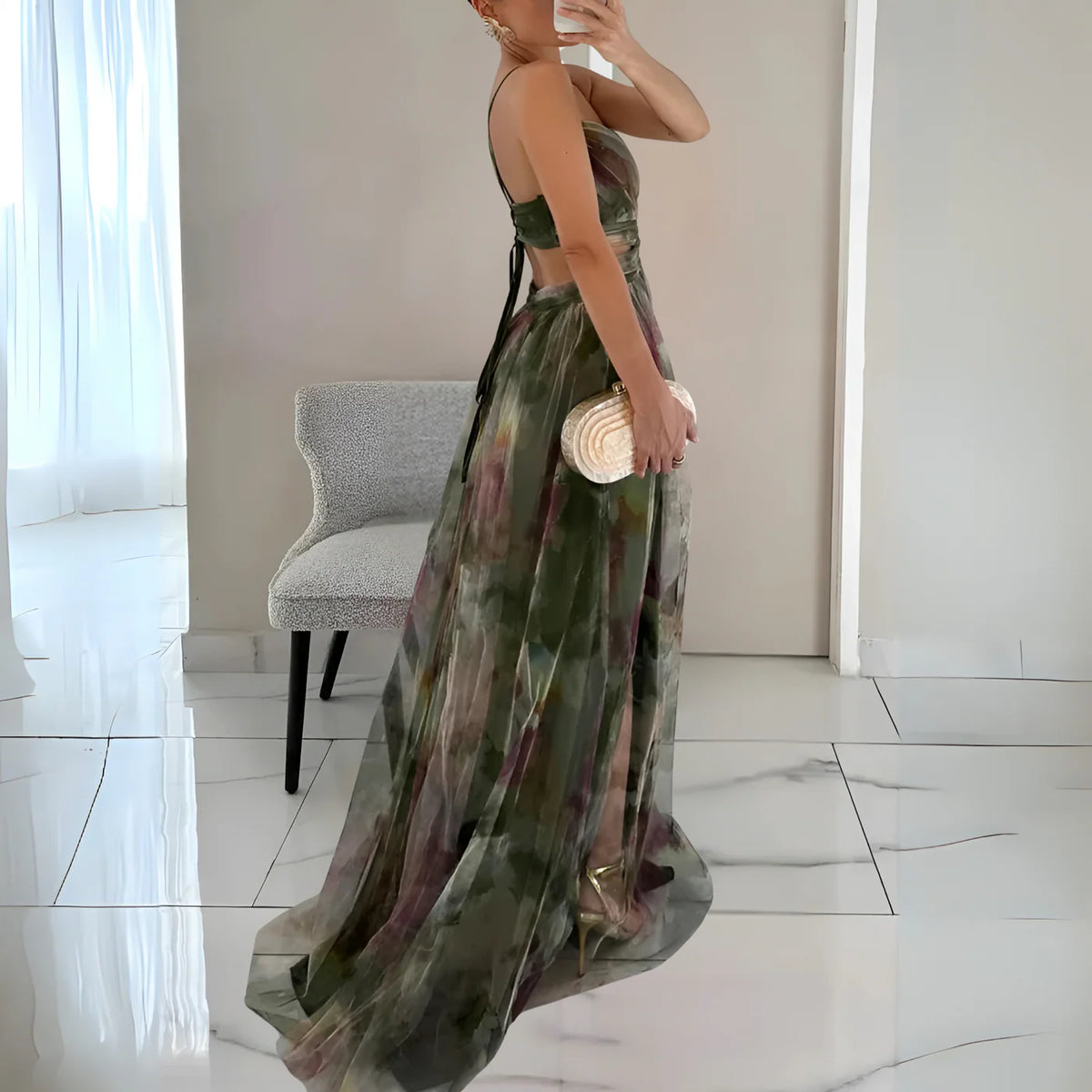 Dames Maxi Jurk met Gelaagde Structuur en Open Rug – Elegant & Verfijnd – Elvaréline
