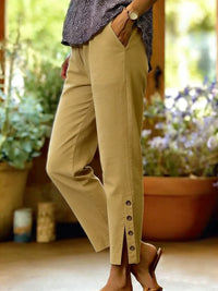 Khaki broek voor dames met split en knopen aan de pijp
