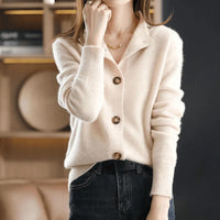 Beige fijngebreid vest dames met polokraag, vooraanzicht
