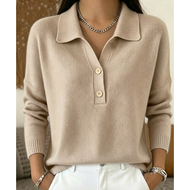 Fijngebreide dames polotrui met knoopsluiting in beige