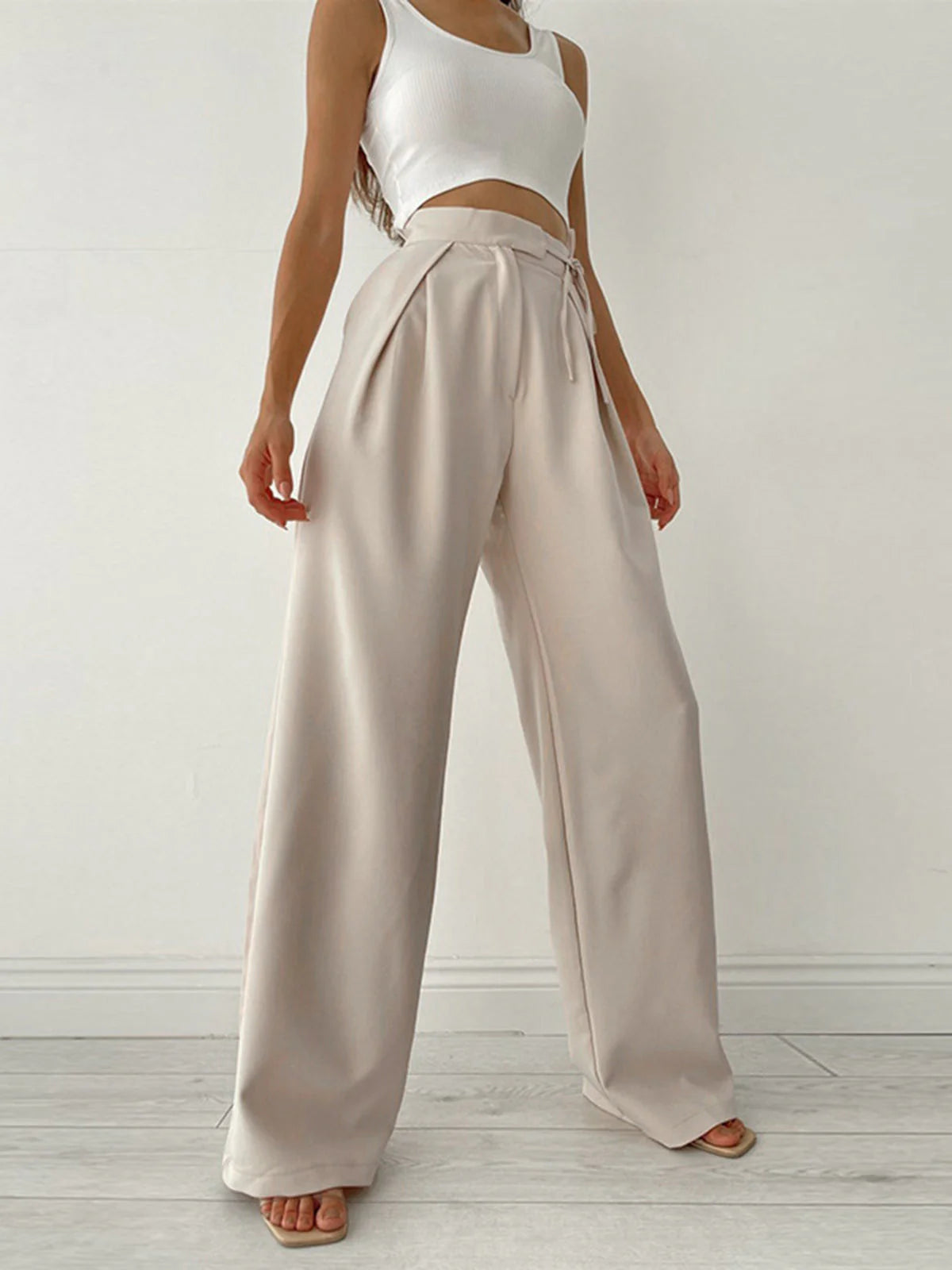 Pantalon met Hoge Taille, Strikceintuur en Wijde Pijpen – Elegant & Comfortabel – Floortje