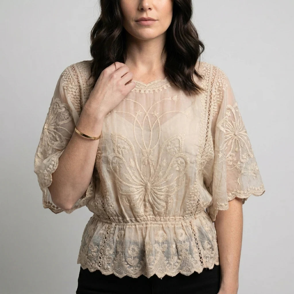 Blouse met Bloemenborduursel en Transparante Klokmouwen – Vrouwelijk & Romantisch – Gaëlle