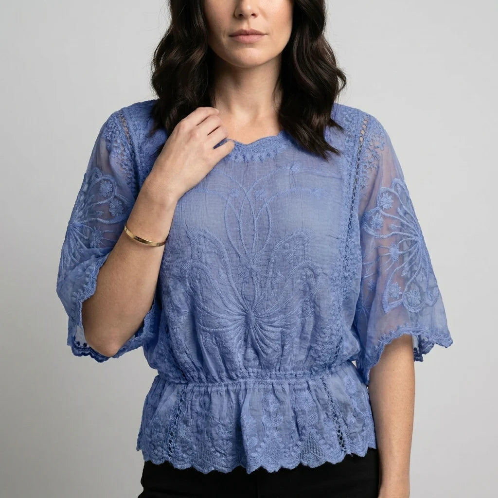 Blouse met Bloemenborduursel en Transparante Klokmouwen – Vrouwelijk & Romantisch – Gaëlle