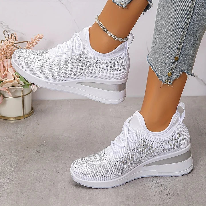 Witte sneaker met ingeweven ruitpatroon en metallic streep