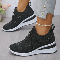 Zwarte gebreide sneakers met metallic detail langs de zool