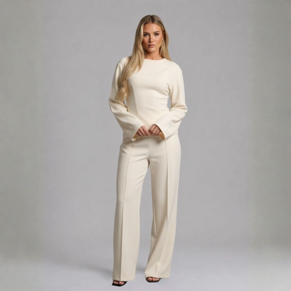 Getailleerde loungeset dames in crème met wijde broek