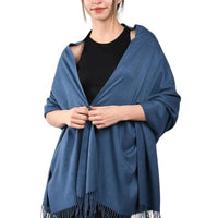 Glanzende pashmina sjaal voor dames in blauw met korte franjes