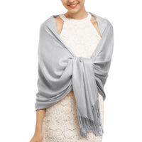 Glanzende pashmina sjaal voor dames in zilvergrijs met korte franjes