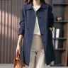 Halflange Dames Trenchcoat met Knoopsluiting en Platte Kraag