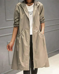 Beige halflange jas dames met capuchon en ritssluiting