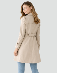 Khaki trenchcoat met rugceintuur, achterkant