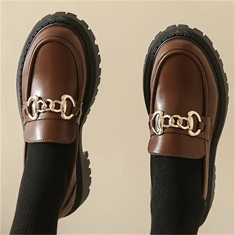 Zwarte Chunky Loafers met Kettingdetail – Luxe & Stoer – Hannah
